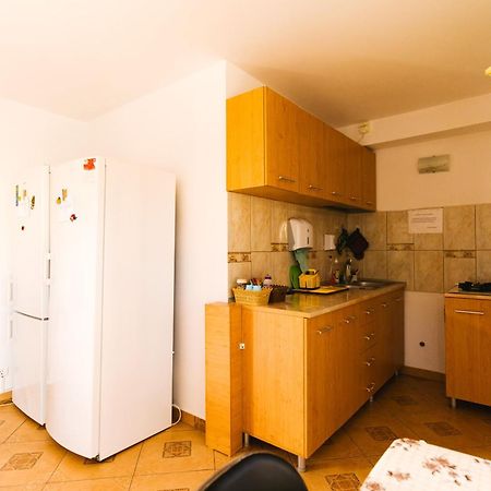 科斯蒂内什蒂 Casa Leahu酒店 外观 照片