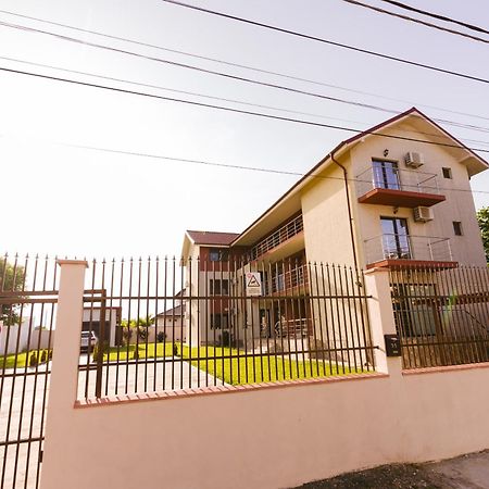 科斯蒂内什蒂 Casa Leahu酒店 外观 照片